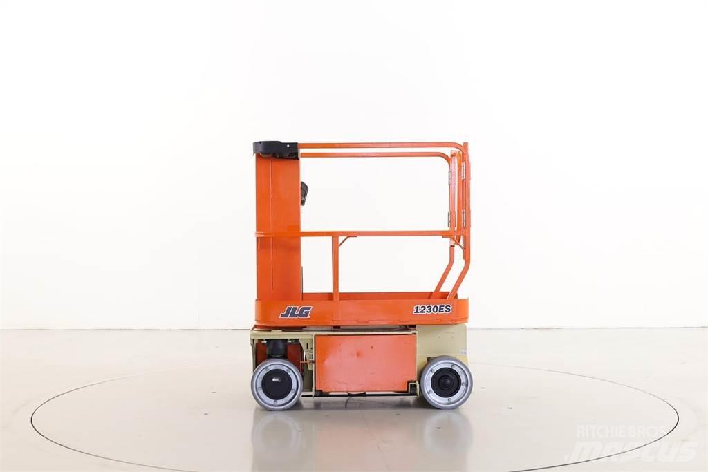 JLG 1230ES Vertikálne stĺpové výťahy