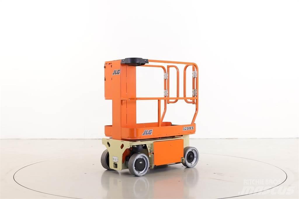 JLG 1230ES Vertikálne stĺpové výťahy