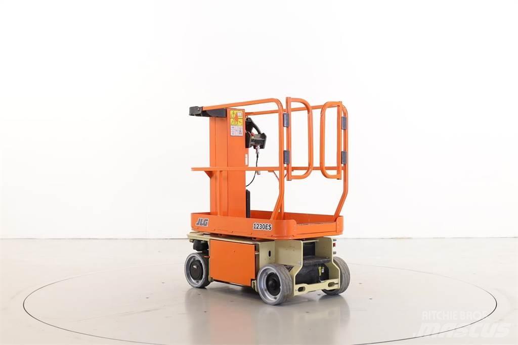 JLG 1230ES Vertikálne stĺpové výťahy