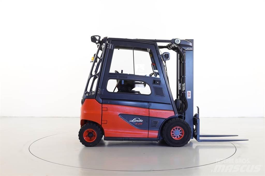 Linde E25-01 387 Akumulátorové vozíky