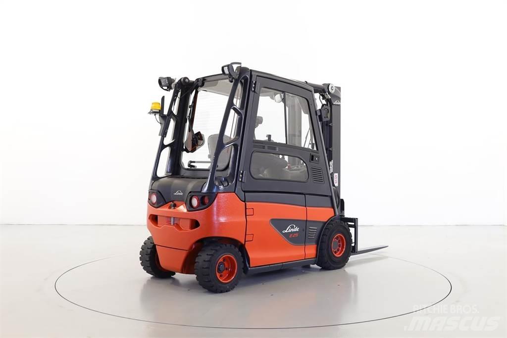 Linde E25-01 387 Akumulátorové vozíky