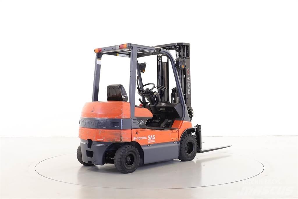 Toyota 7FB25 Akumulátorové vozíky