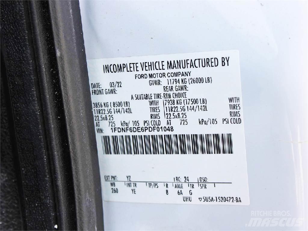 Ford F650 Plošinové nákladné automobily/nákladné automobily so sklápacími bočnicami