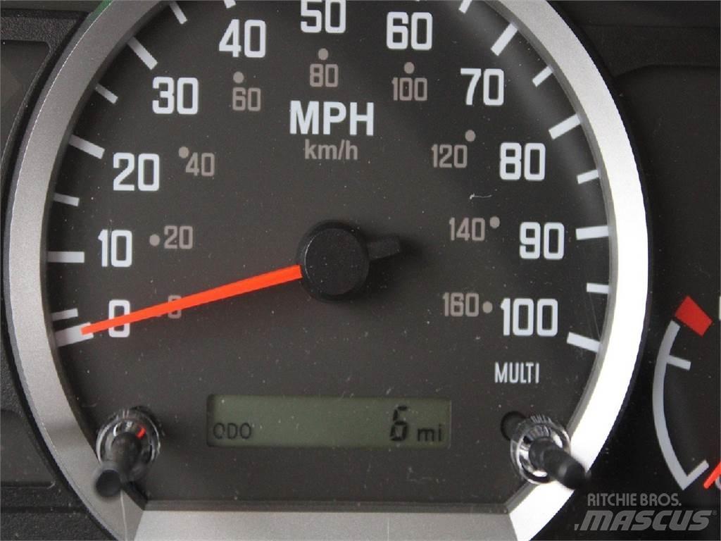 Isuzu NRR Plošinové nákladné automobily/nákladné automobily so sklápacími bočnicami