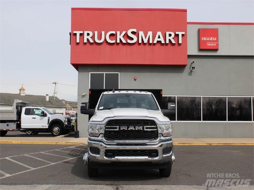 RAM 3500 Plošinové nákladné automobily/nákladné automobily so sklápacími bočnicami
