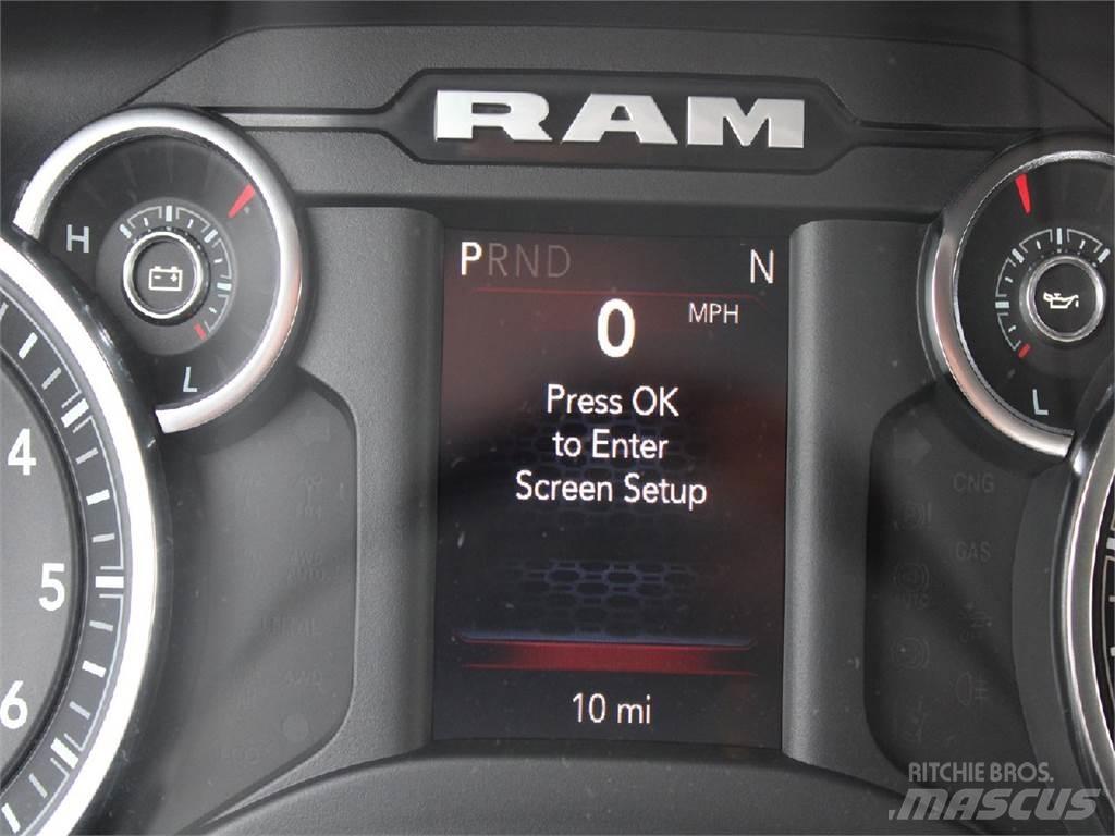 RAM 3500 Plošinové nákladné automobily/nákladné automobily so sklápacími bočnicami