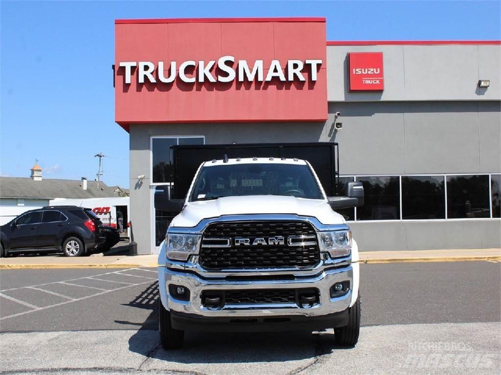 RAM 5500 Plošinové nákladné automobily/nákladné automobily so sklápacími bočnicami