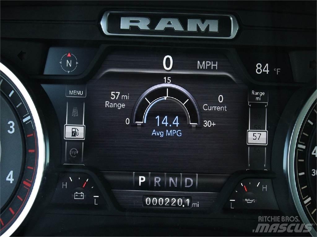 RAM 5500 Plošinové nákladné automobily/nákladné automobily so sklápacími bočnicami