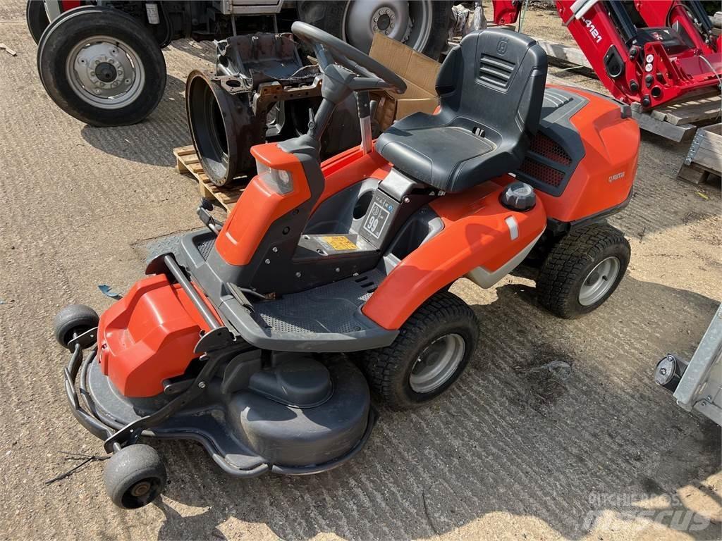 Husqvarna R216 Žacie stroje