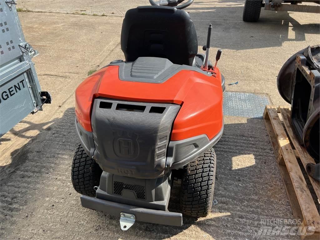 Husqvarna R216 Žacie stroje