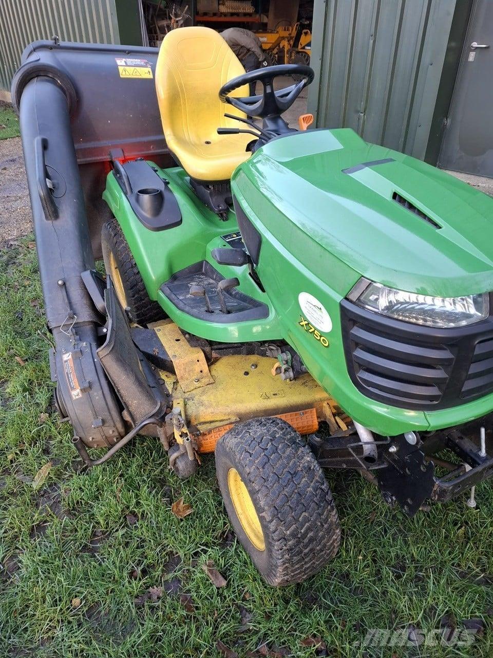 John Deere X750 Žacie stroje