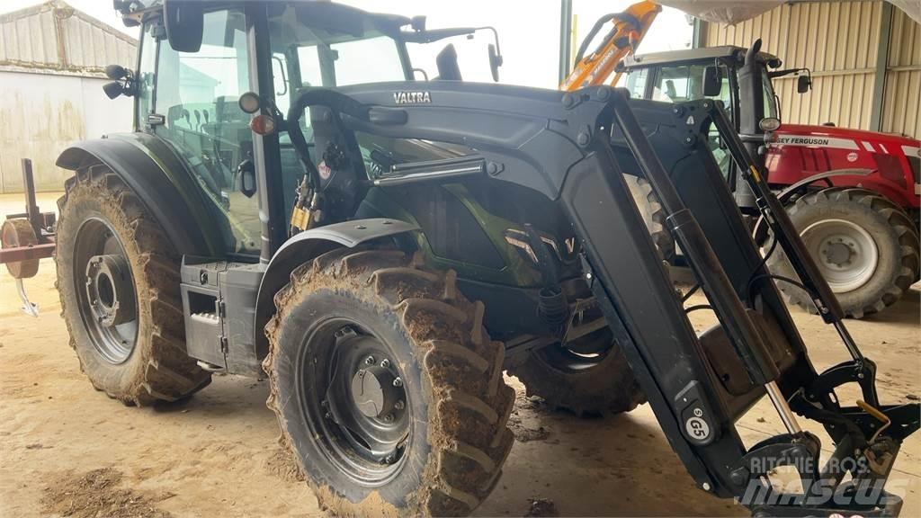 Valtra G135A Traktory