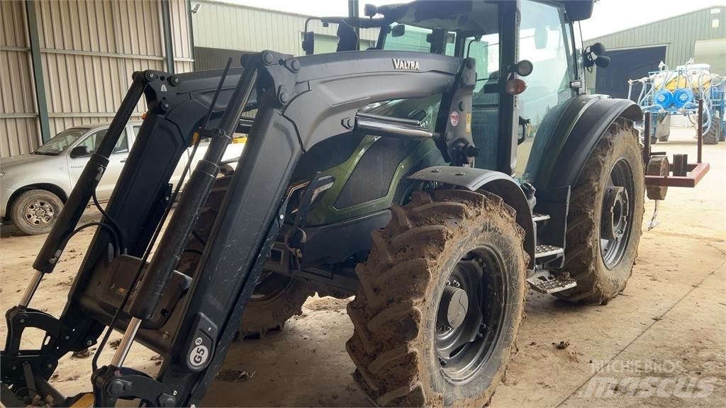 Valtra G135A Traktory