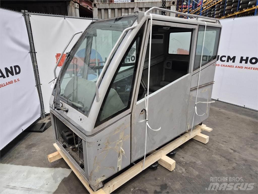  C.T.2 upper cabin Kabíny a interiér