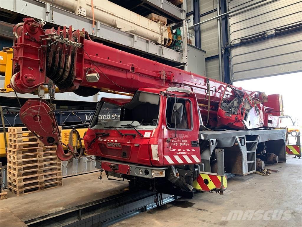 Grove GMK 3055 Univerzálne terénne žeriavy