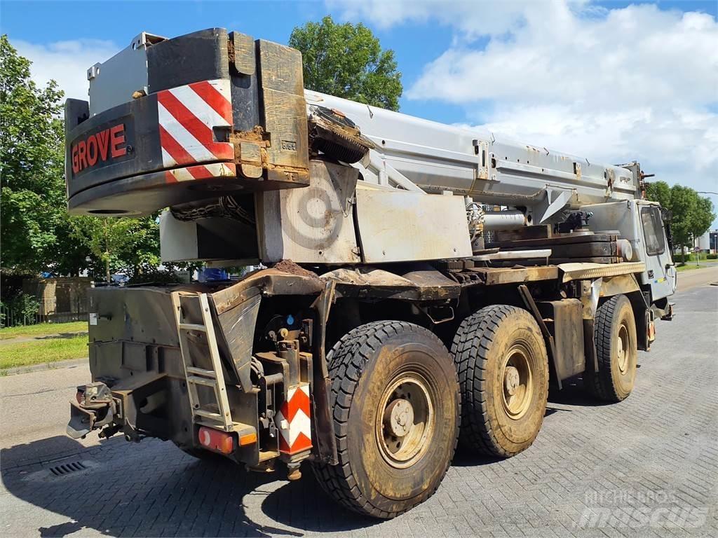 Grove GMK 3055 Univerzálne terénne žeriavy