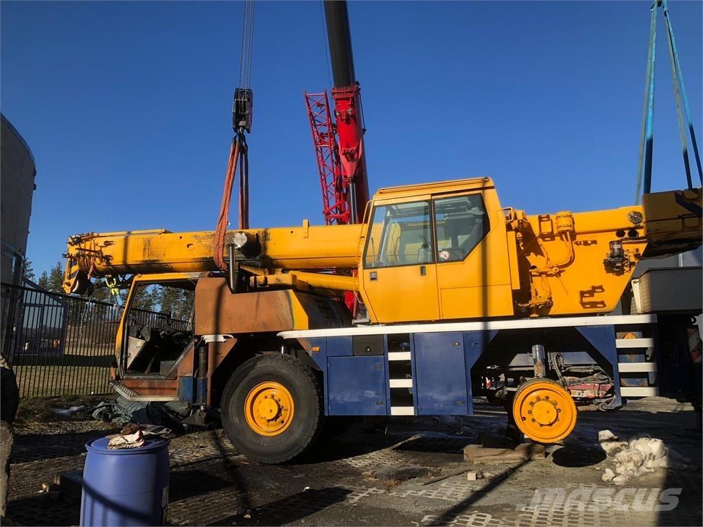 Liebherr LTM 1030-2 Univerzálne terénne žeriavy
