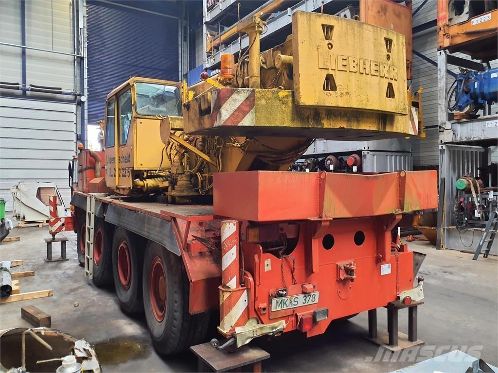 Liebherr LTM 1050 Univerzálne terénne žeriavy