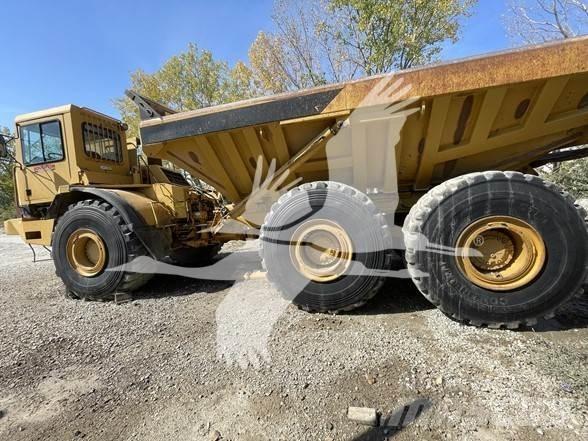 CAT D400D Kĺbové nákladné autá