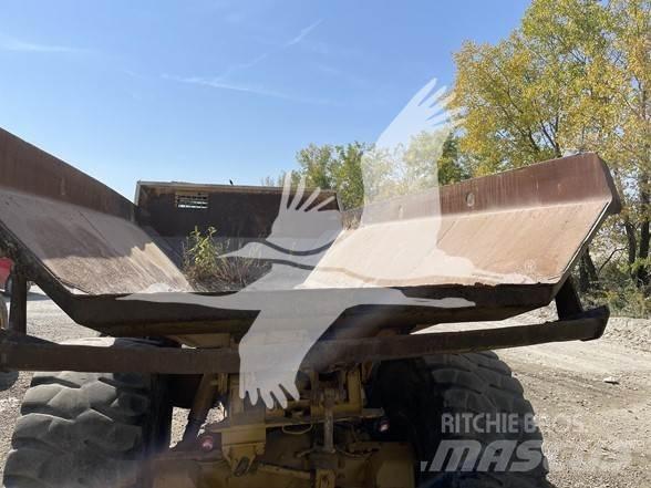 CAT D400D Kĺbové nákladné autá