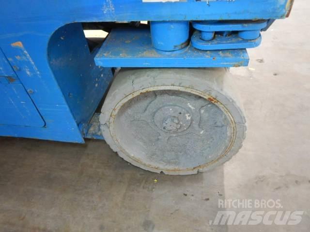 Genie GS2032 Nožnicové zdvíhacie plošiny