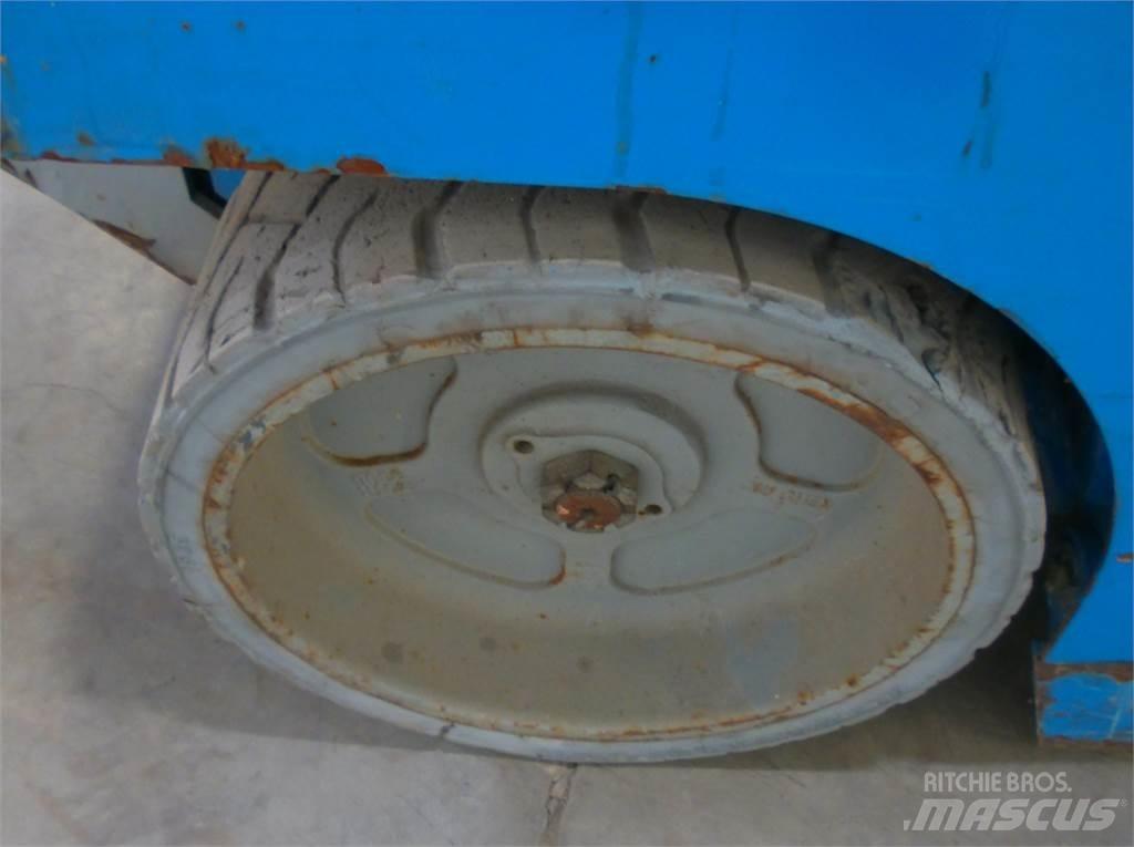 Genie GS2032 Nožnicové zdvíhacie plošiny