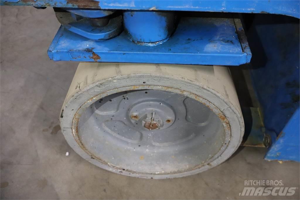 Genie GS2046 Nožnicové zdvíhacie plošiny