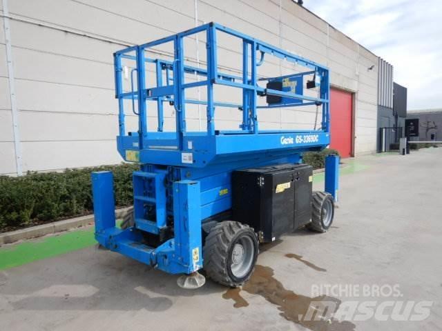 Genie GS3369DC Nožnicové zdvíhacie plošiny