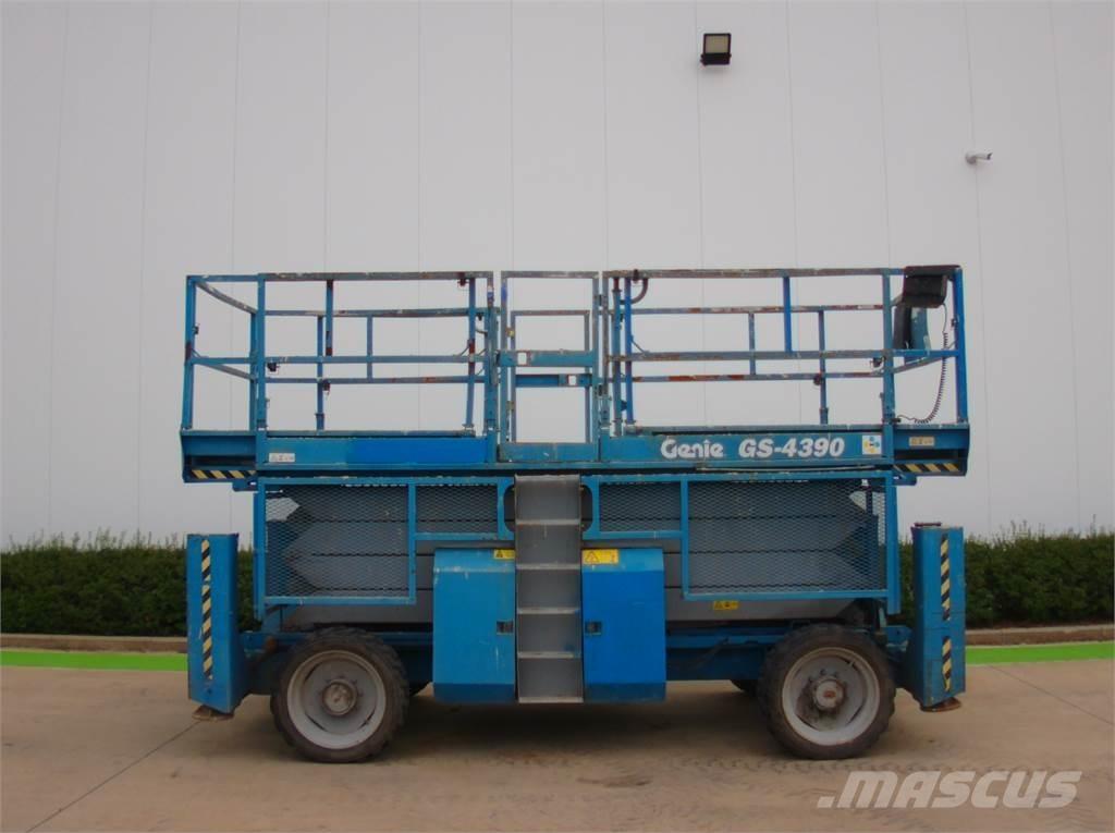 Genie GS4390RT Nožnicové zdvíhacie plošiny