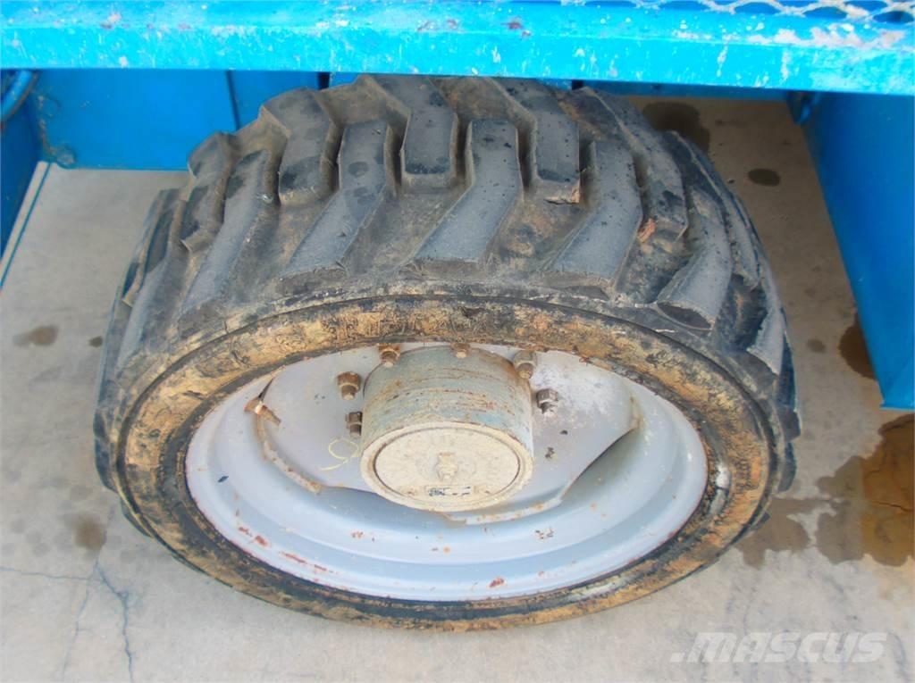 Genie GS4390RT Nožnicové zdvíhacie plošiny