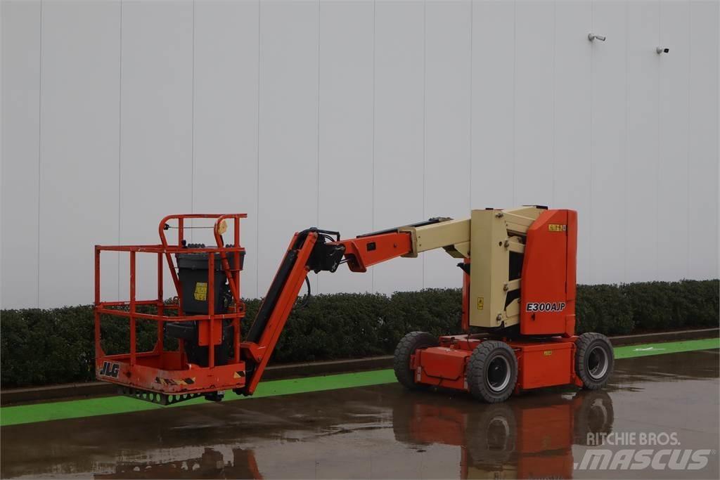 JLG E300AJP Kĺbové plošiny