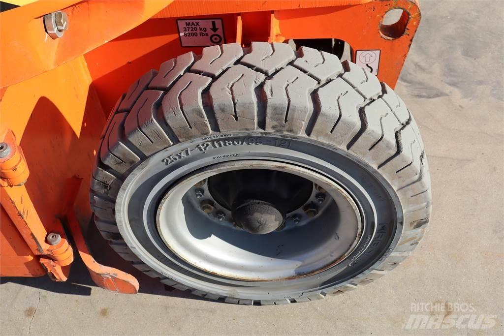 JLG E300AJP Kĺbové plošiny