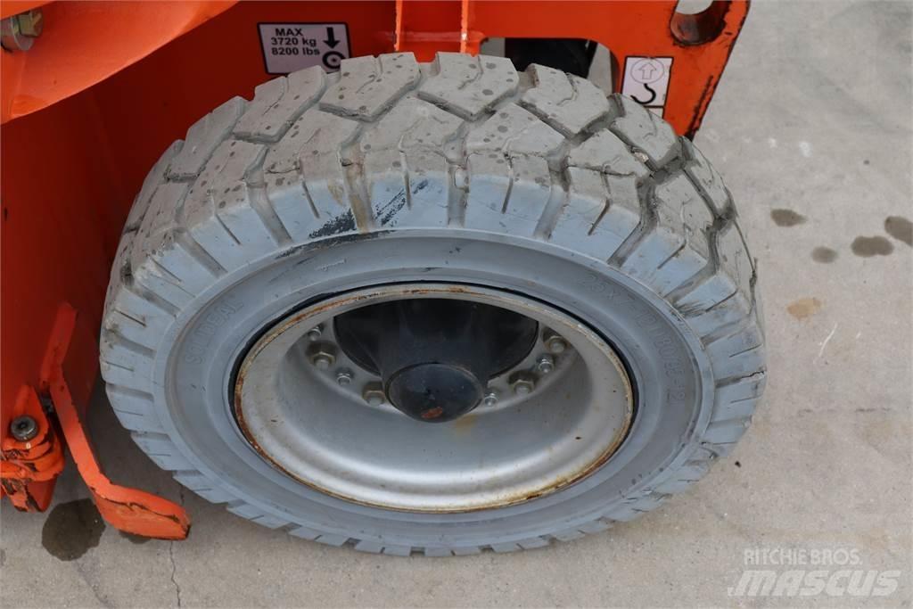 JLG E300AJP Kĺbové plošiny