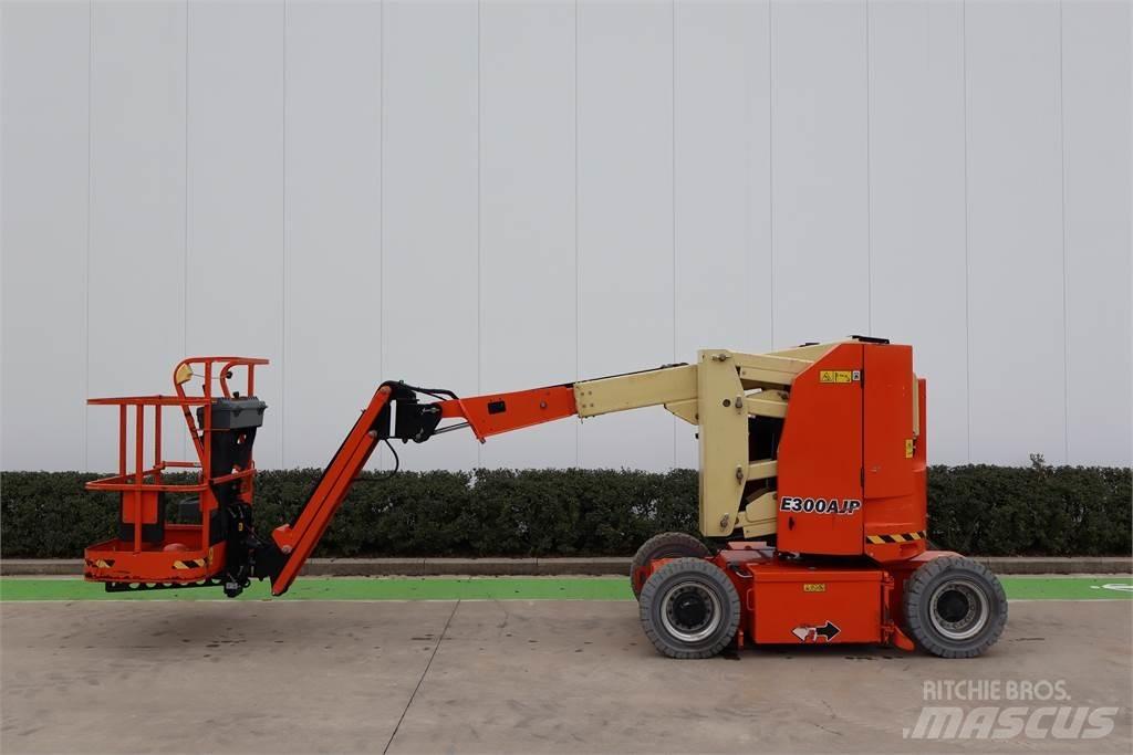 JLG E300AJP Kĺbové plošiny