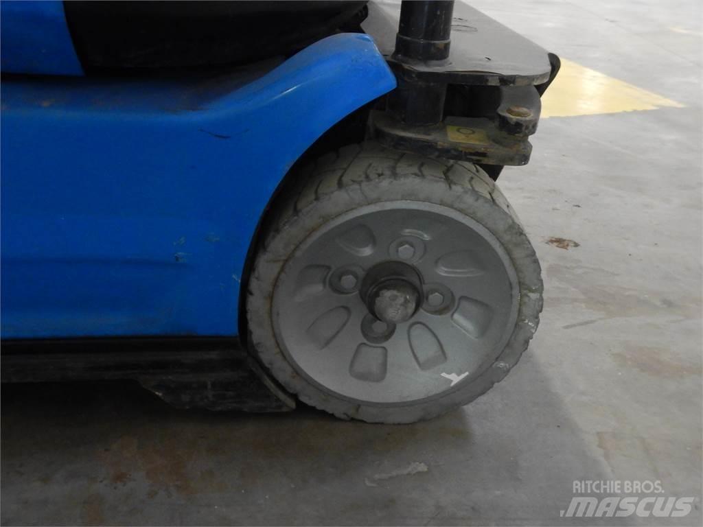 Manitou 100VJR Vertikálne stĺpové výťahy