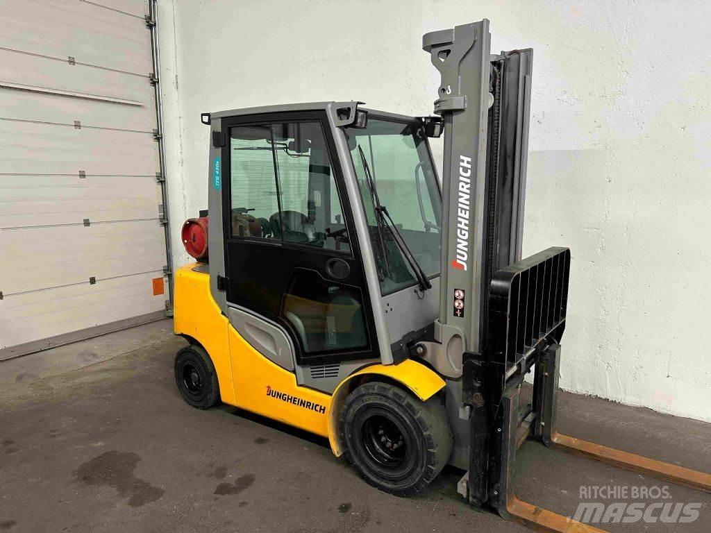 Jungheinrich TFG 430s LPG vozíky