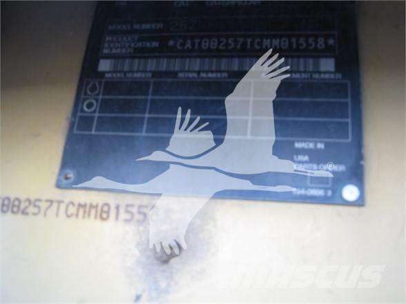 CAT 257 Šmykom riadené nakladače