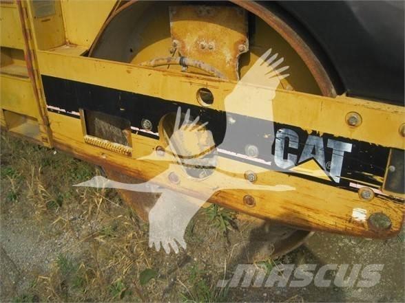 CAT CB-534C Ťahačové valce