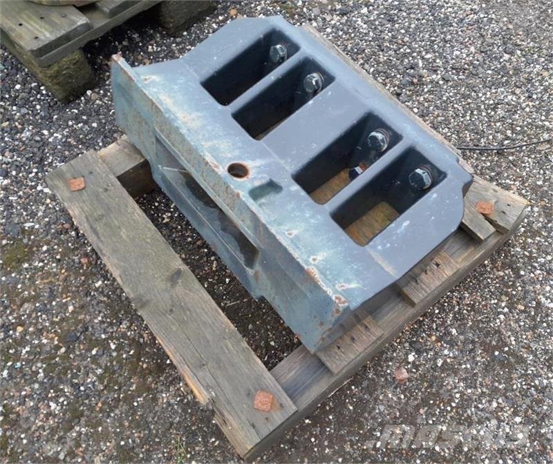  - - - Príslušenstvo a náhradné diely ku kombajnom