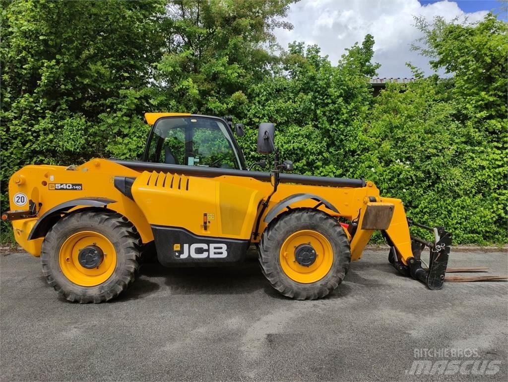 JCB 540V140 Hi Viz Teleskopické manipulátory