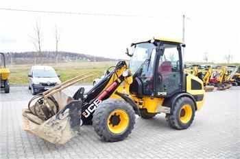 JCB 406 Toolmaster + Hammer