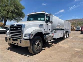 Mack GRANITE GU713