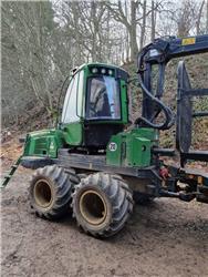 John Deere 810E