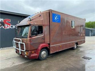 Mercedes-Benz 814 Jach Aufbau für 3 Pferde
