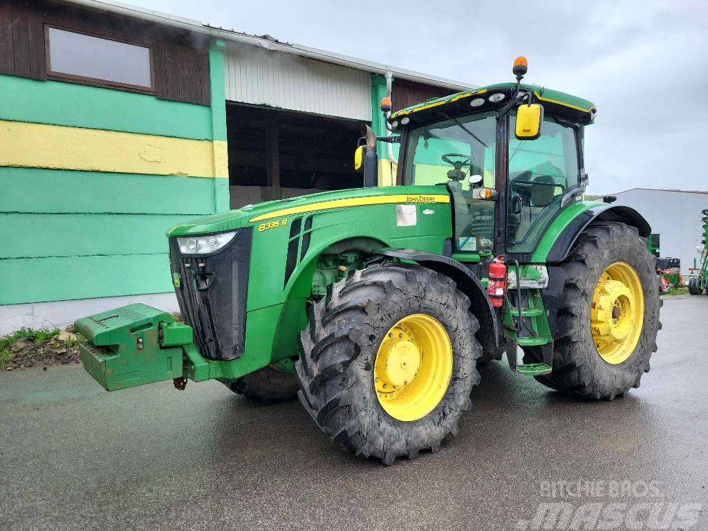 John Deere 8335 R Traktory