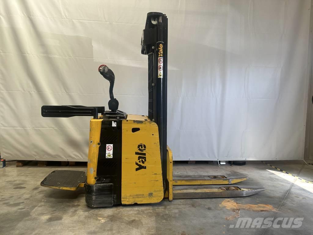 Yale ms15x Pedestrian stacker