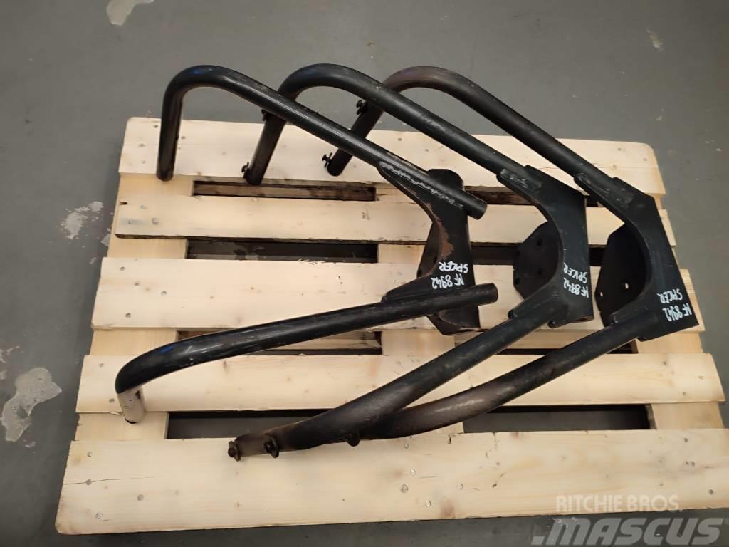 Massey Ferguson 8947 mudguard frame Chassis and suspension