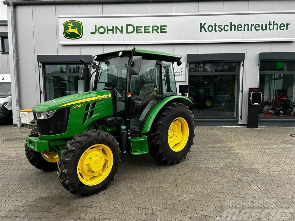 John Deere 5058E Traktory