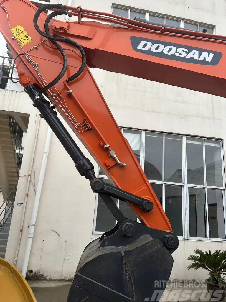 Doosan 300LC-9 Pásové rýpadlá