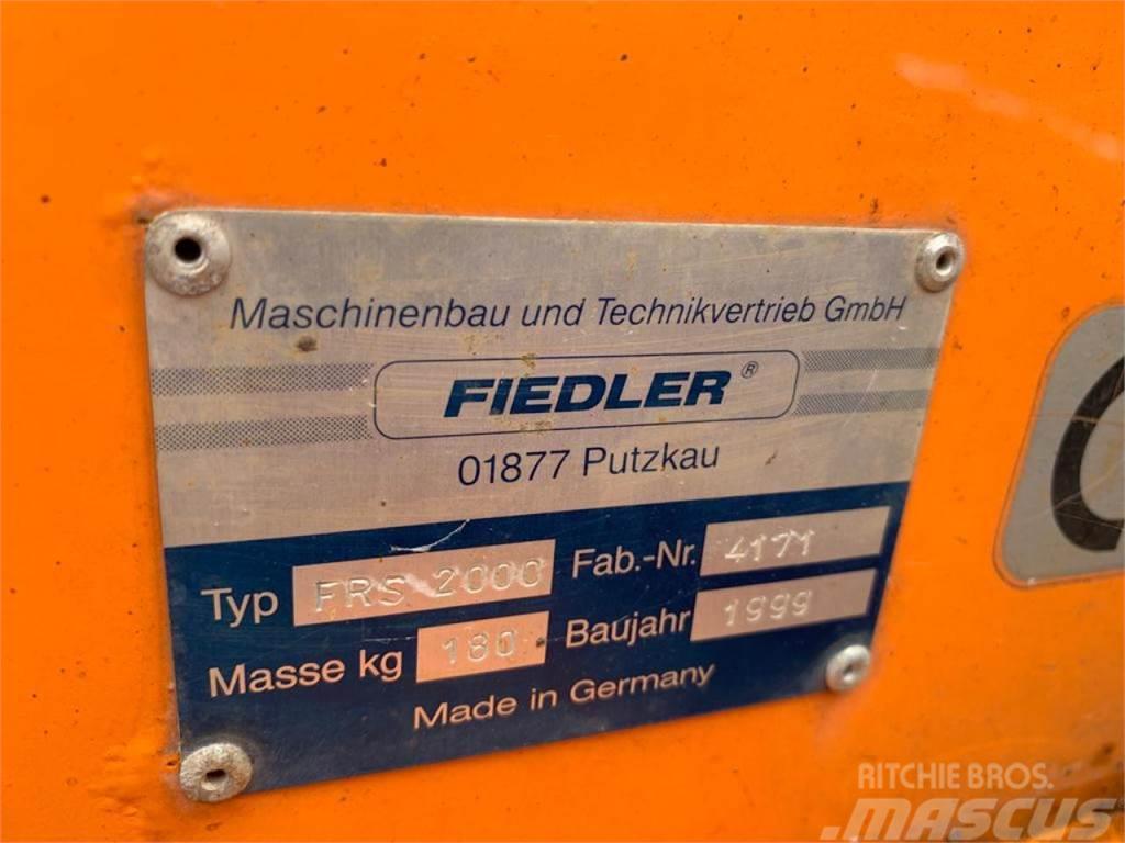 Fiedler Schneepflug FRS 2000 Ďalšie komunálne stroje